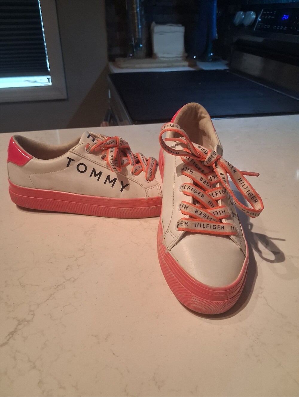 Tommy Hilfiger White and Pink Designer Sneakers TRENDING Sz 7